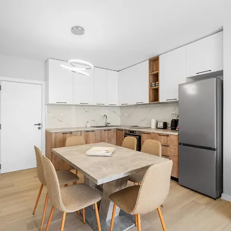 Stylish 2br W/ Free Parking Near Lokomotiv Stadium *