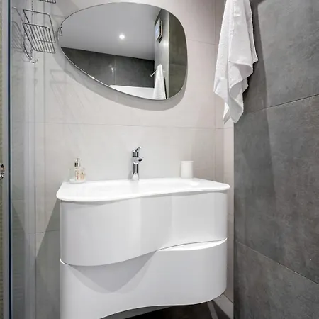 Stylish 2br W/ Free Parking Near Lokomotiv Stadium * Filibe