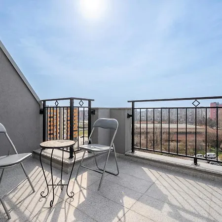 Stylish 2br W/ Free Parking Near Lokomotiv Stadium Plovdiv