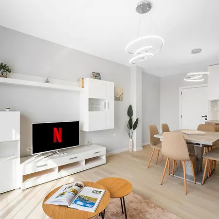 Stylish 2br W/ Free Parking Near Lokomotiv Stadium Filibe