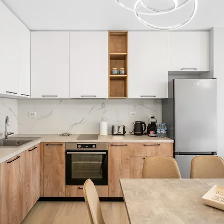 Stylish 2br W/ Free Parking Near Lokomotiv Stadium *